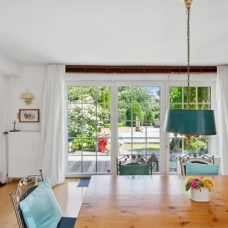 Traumhaftes Einfamilienhaus Mit Pool * Lübeck