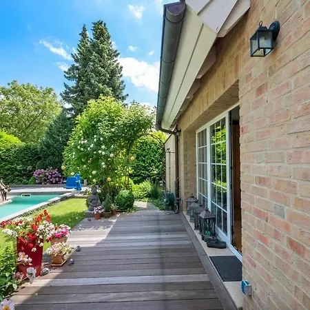 Traumhaftes Einfamilienhaus Mit Pool Semesterbostad Lübeck