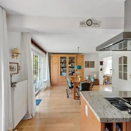 Traumhaftes Einfamilienhaus Mit Pool *