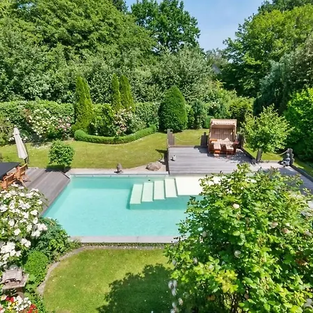 Traumhaftes Einfamilienhaus Mit Pool Lübeck